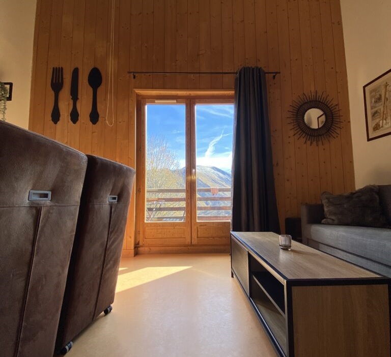 Appartement met heerlijk uitzicht op de bergen en pistes